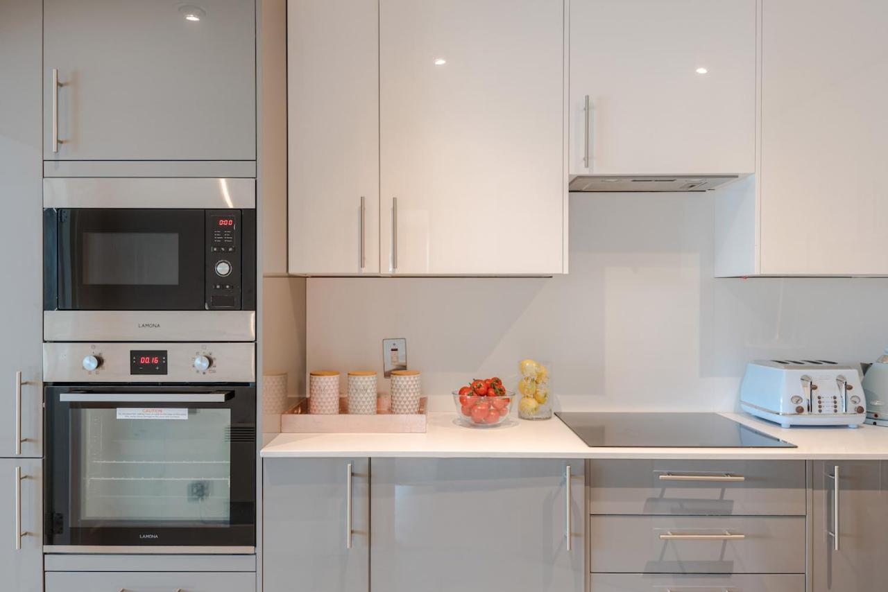 Best Thames View In Town! Large Luxxe Nomad Design Family Home Лондон Экстерьер фото