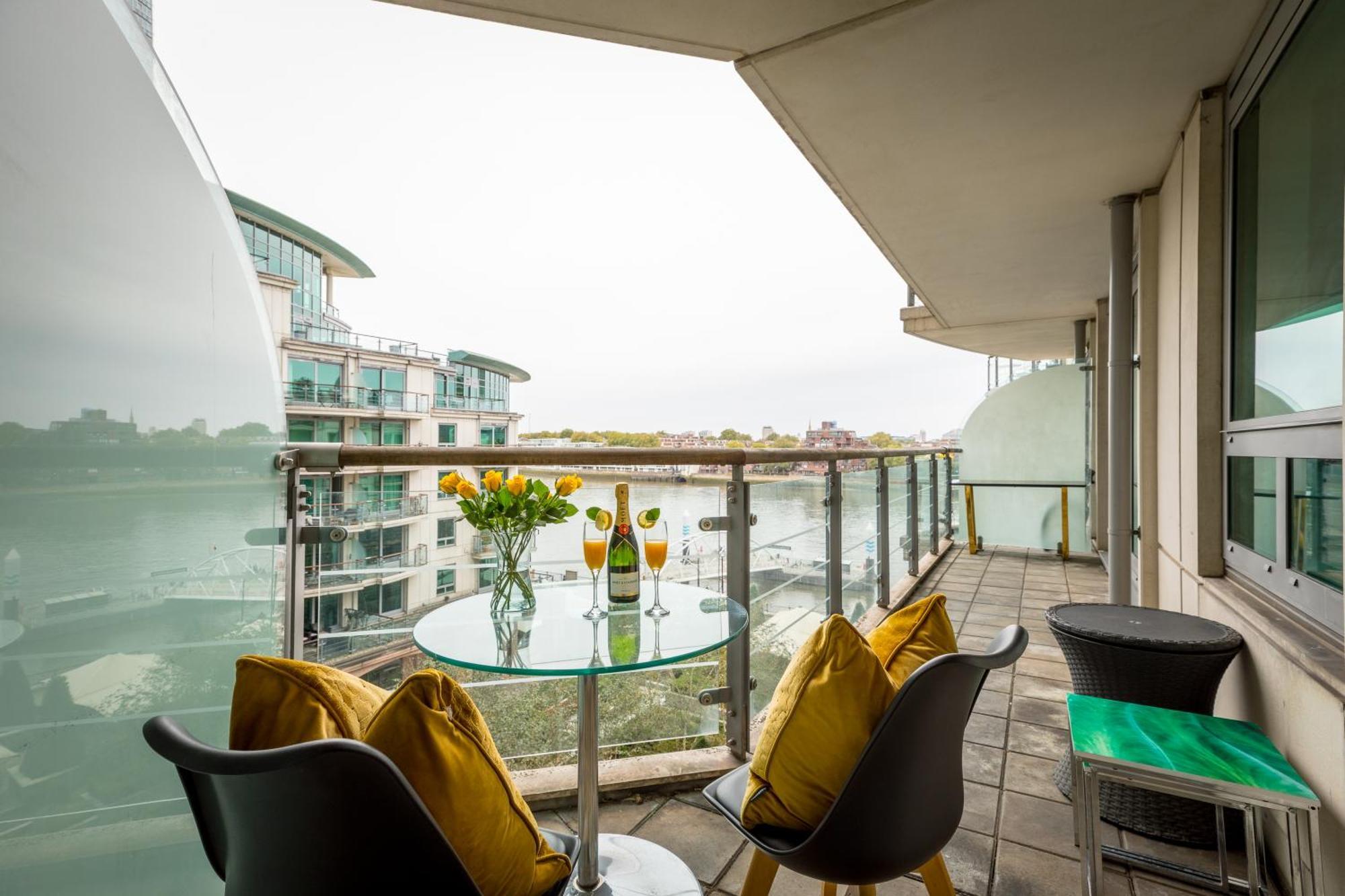 Best Thames View In Town! Large Luxxe Nomad Design Family Home Лондон Экстерьер фото